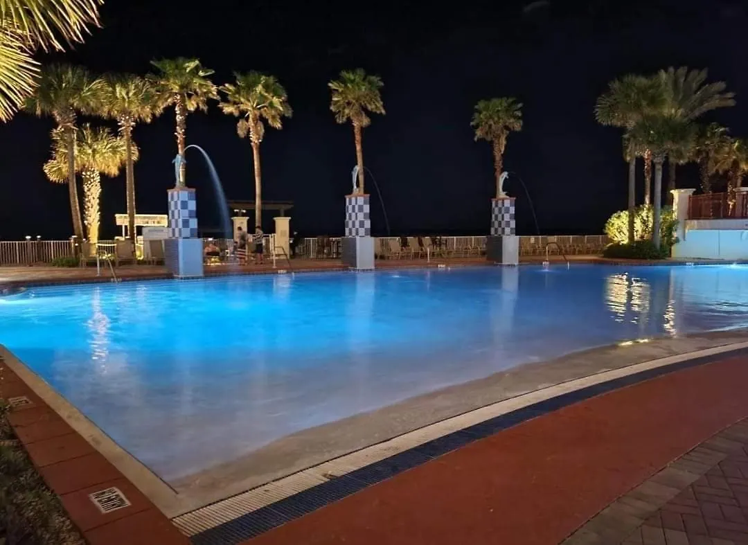 Apartment Shores of Panama 401: Beachfront 3-Bedroom Condo with Parking Panama City Beach United States