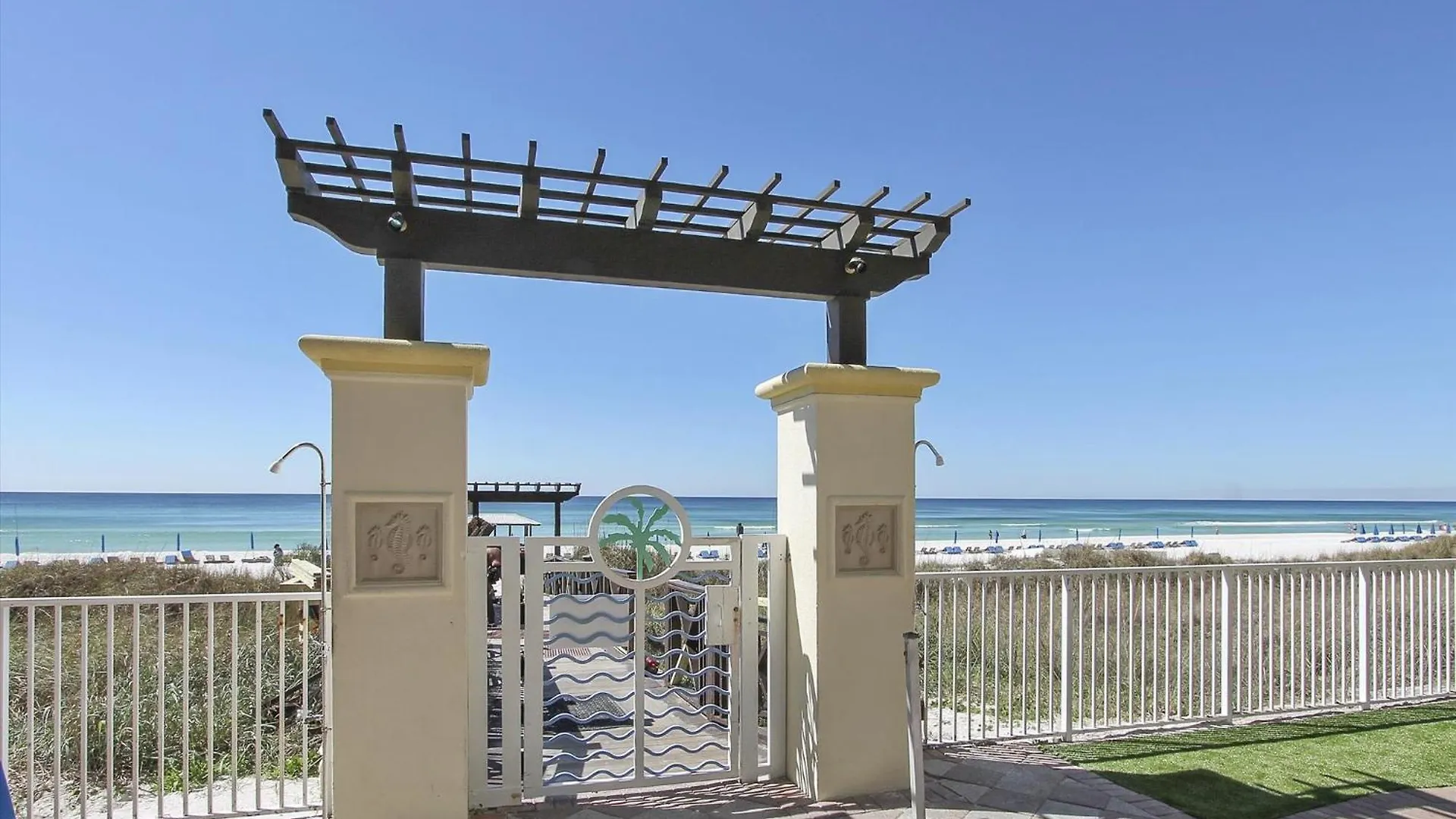 Shores of Panama 401: Beachfront 3-Bedroom Condo with Parking Panama City Beach