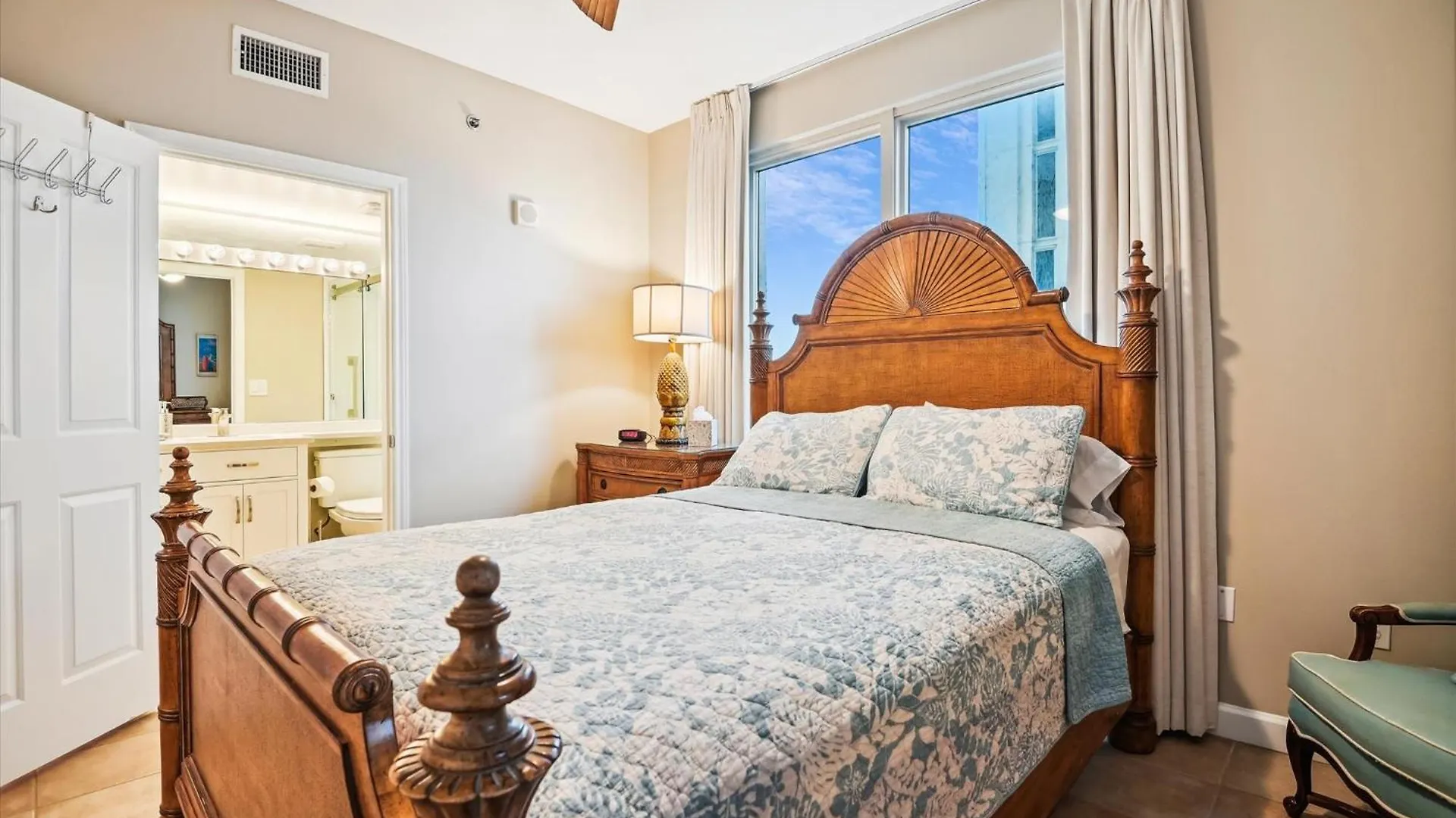 Shores of Panama 401: Beachfront 3-Bedroom Condo with Parking Panama City Beach Apartment