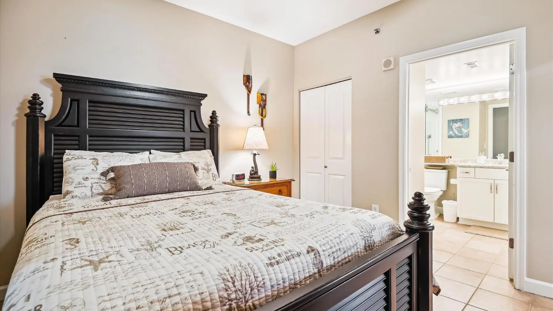 Apartment Shores of Panama 401: Beachfront 3-Bedroom Condo with Parking Panama City Beach United States