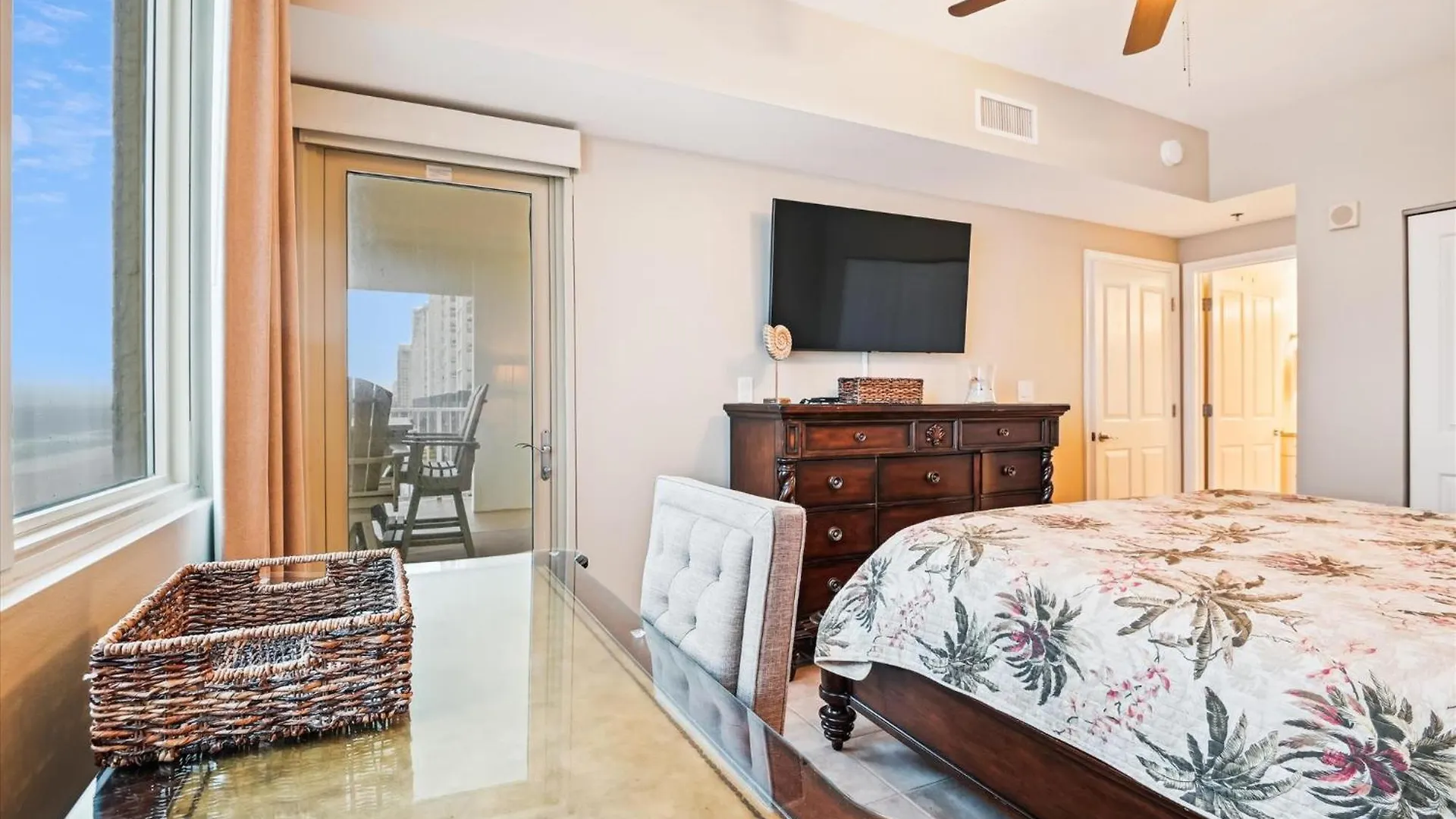 Shores of Panama 401: Beachfront 3-Bedroom Condo with Parking Panama City Beach