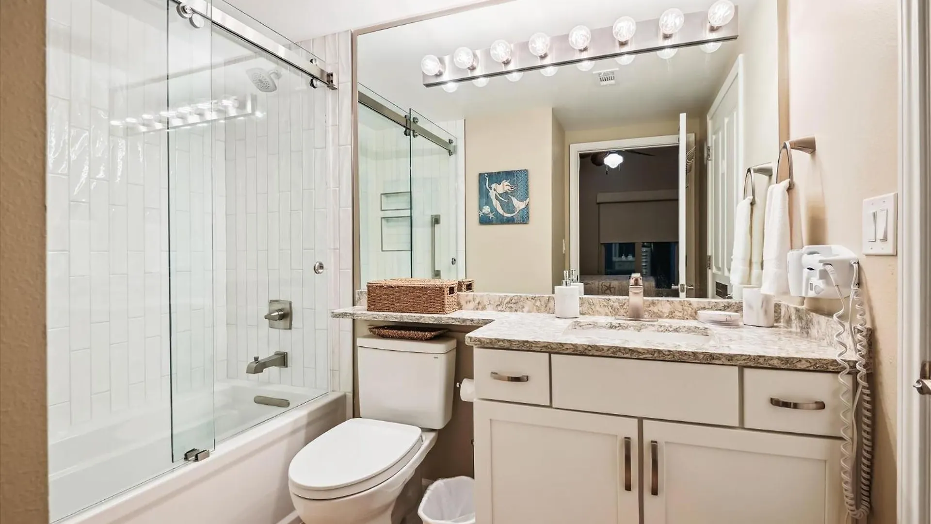 Shores of Panama 401: Beachfront 3-Bedroom Condo with Parking Panama City Beach Apartment