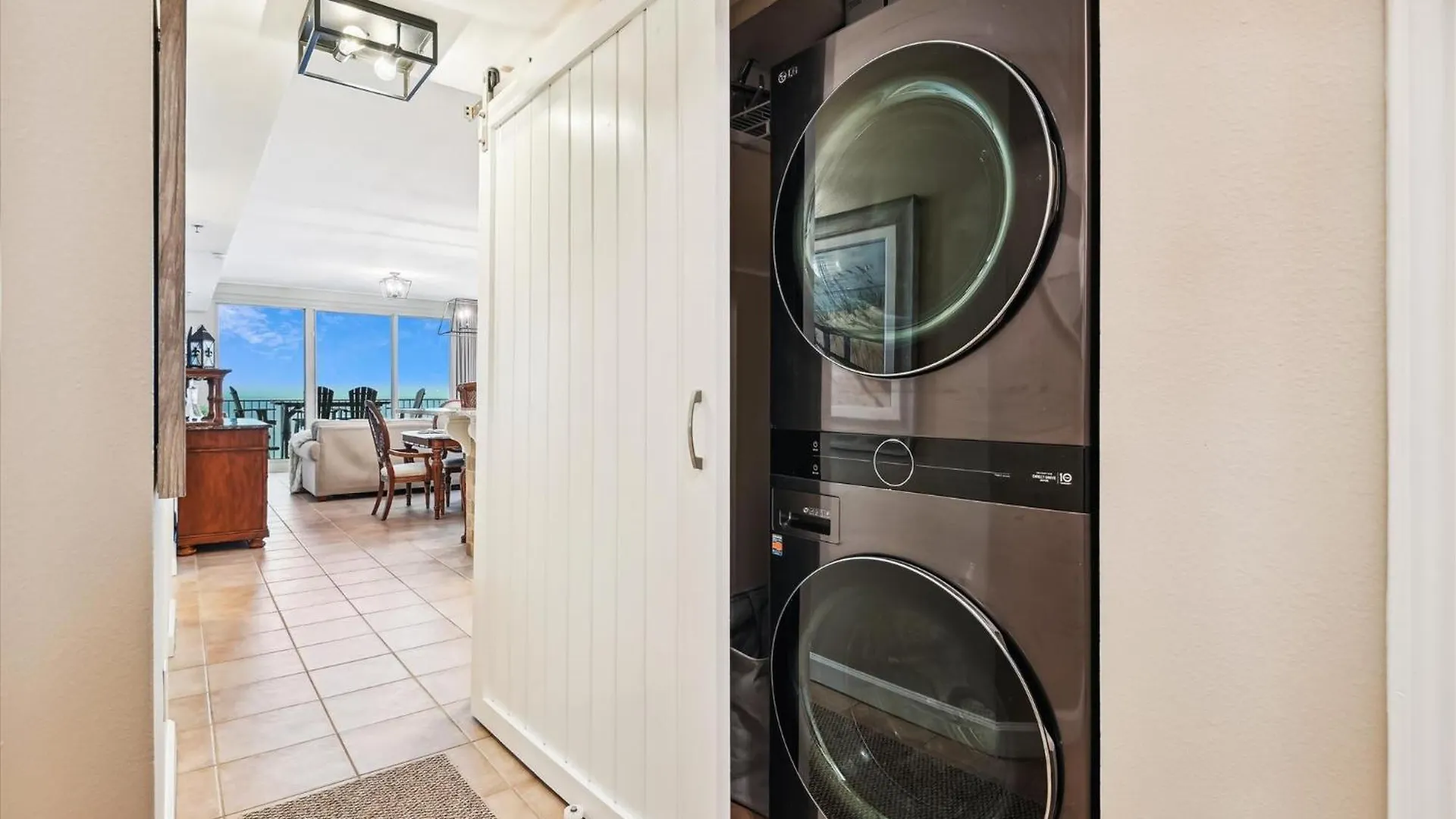 Shores of Panama 401: Beachfront 3-Bedroom Condo with Parking Panama City Beach United States